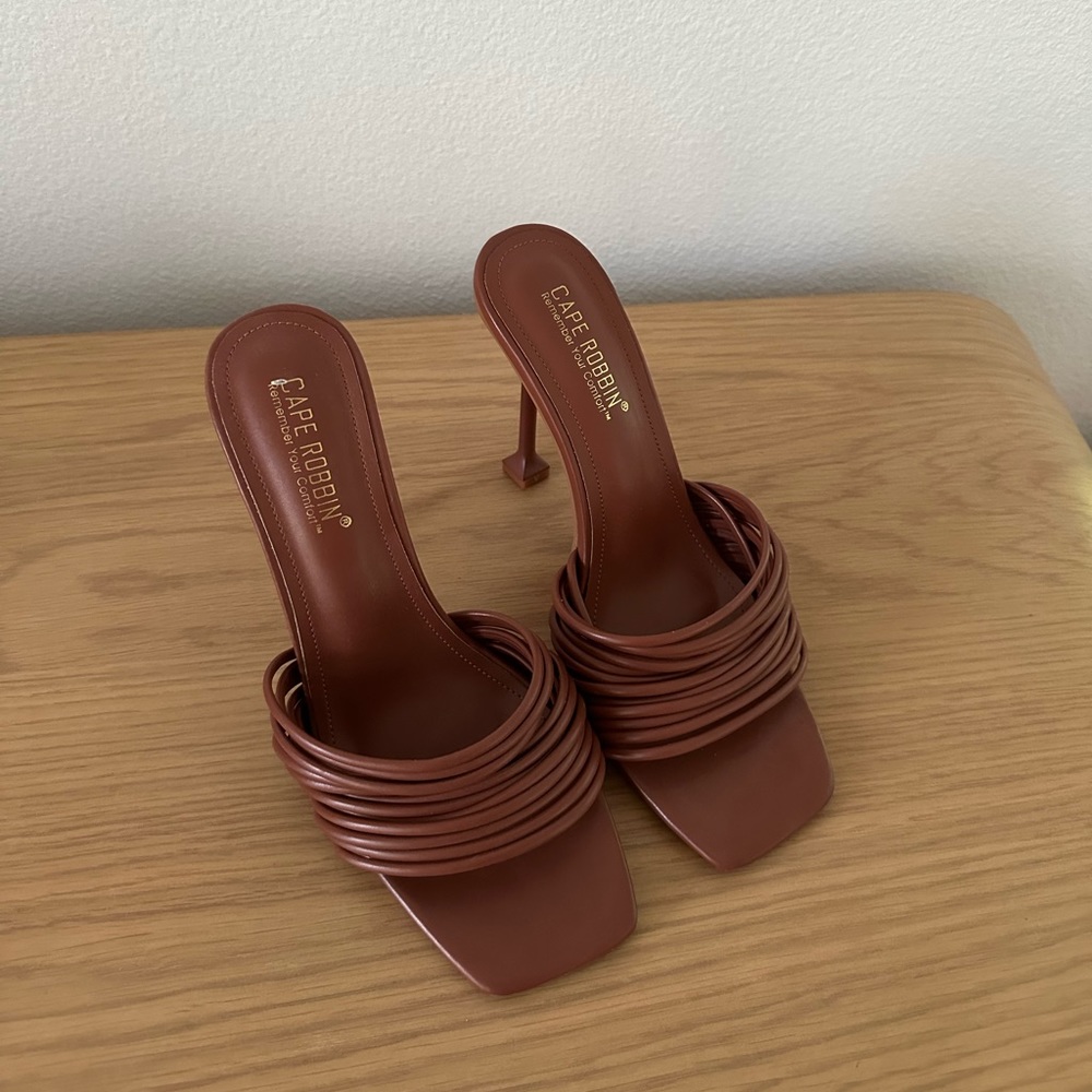 Trendy brown heels size US 8